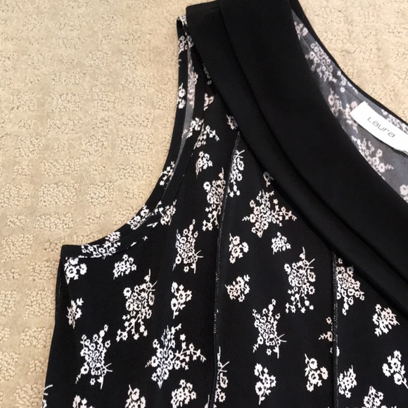 Flattering black and white flowy dress with double flap v neck collar. - Picture 8 of 15